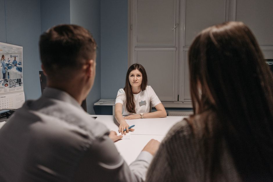 Group medical consultation at a bariatric clinic
