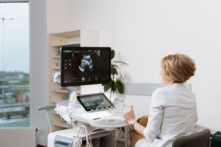 Surgeon reviewing a medical scan with a patient during consultation