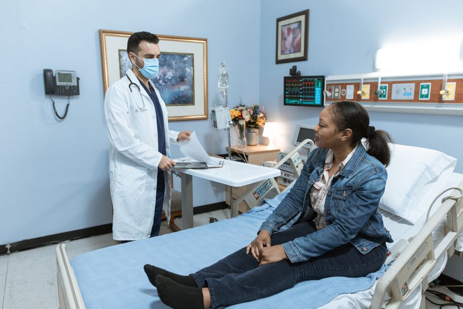 Patient and doctor during a follow-up appointment in a consultation room