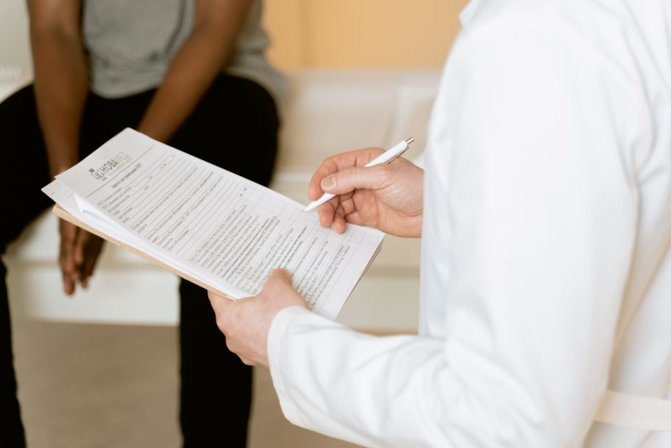 Doctor examining a patient to assess hernia repair options