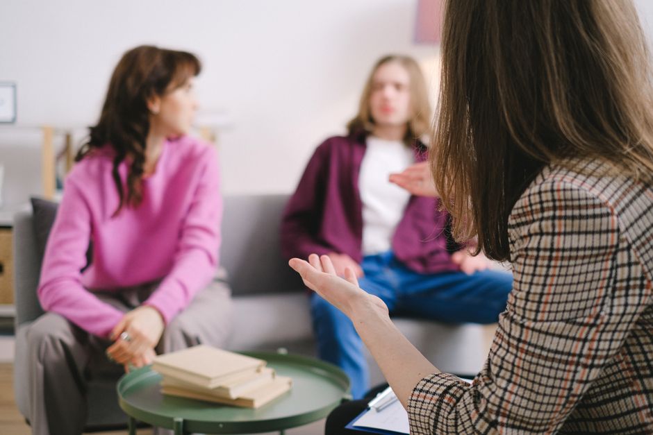 Support group session for patients recovering from bariatric surgery