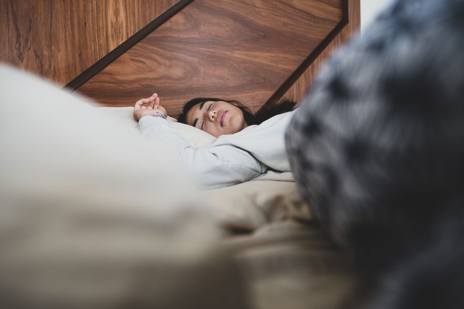 Patient using a CPAP machine to manage sleep apnoea